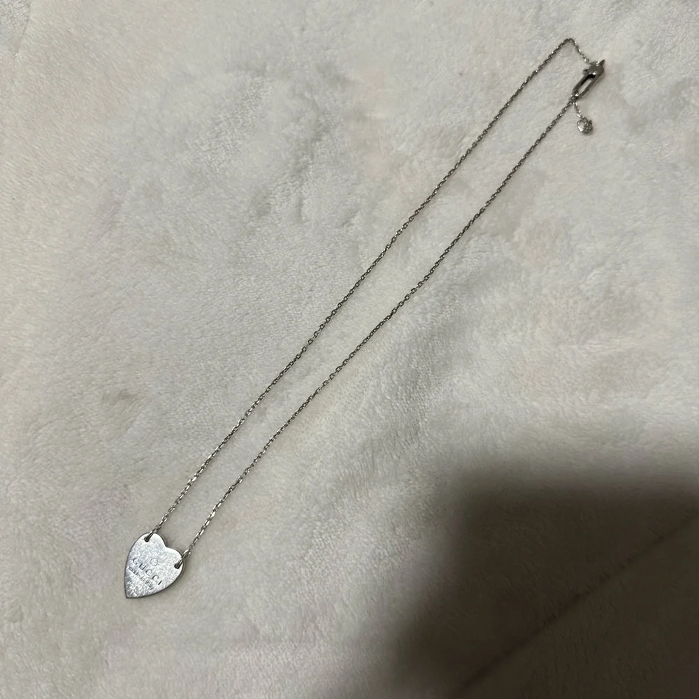 Gucci Trademark Necklace with Heart Pendant - Picture 3 of 5